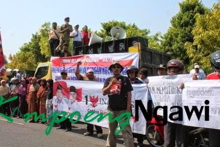 Ratusan Relawan Prabowo – Hata Demo KPUD Ngawi