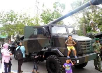 Pameran Alutsista TNI di Alun – Alun Dipadati Pengunjung