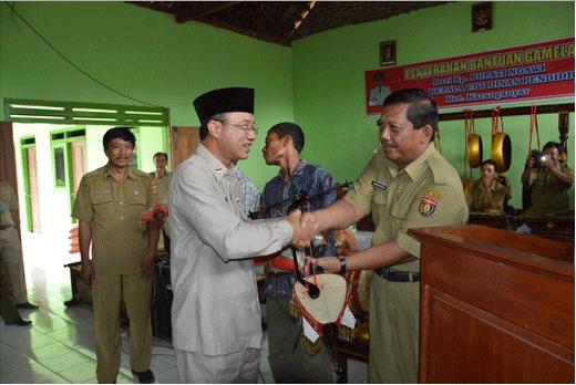 UPT Dindik Kec. Karanganyar Mendapat Bantuan Gamelan