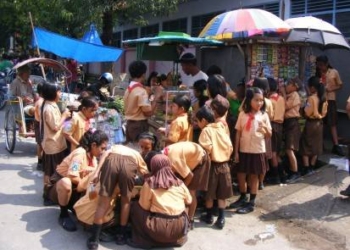 28 Jajanan Anak Masuk Kategori Berbahaya