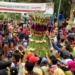 Rebutan Gunungan Di Depan Pendopo Ngawi