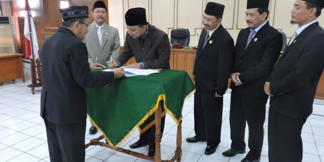 DPRD Ngawi Mengesahkan P-APBD 2016