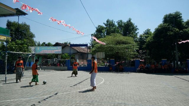 Rayakan HUT RI-71 dengan Lomba Tumpengan