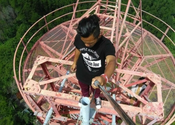 Puncak Warak dan Stasiun Relay Pacu Adrenalin