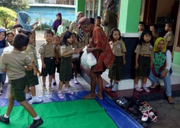 TK Tunas Rimba Ajarkan Kepekaan Melalui Pendistribusian Zakat Fitrah