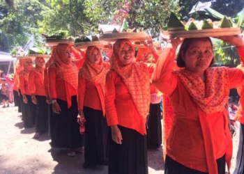 Ratusan Tumpeng Diarak dalam Puncak Festival Gravitasi Bumi Selondo 2017
