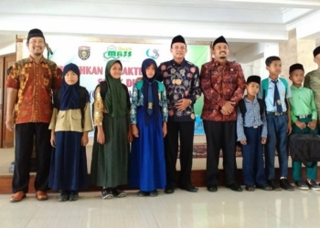 Ratusan Anak Terima Santunan Paket Sekolah dari BMT Beemass Ngawi