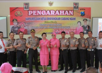 Ratusan Polisi Ngawi Ikuti Arahan Bijak dalam Menggunakan Media Sosial