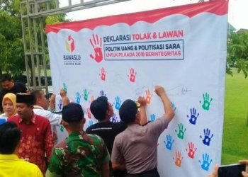 Panwaslu Ngawi Gelar Deklarasi Tolak dan Lawan Politik Uang dalam Pilgub Jatim 2018