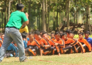 Keseruan Outbound SMP Mulia Ngawi di Taman Candi yang Menambah Semangat dan Kreativitas
