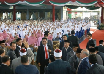 Ribuan Santri Gontor Putri Sambut Kehadiran Grand Syekh Al Azhar Ahmad Bin Muhammad Al Thayeb