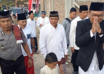 Bupati Ngawi Serahkan 1 Ekor Sapi dan 15 Ekor Kambing Di Desa Bangunrejo Lor