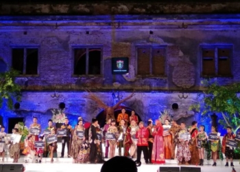 11 Desainer Termasuk Obib Nahrawi Ramaikan Malam Puncak Ngawi Batik Fashion 2018