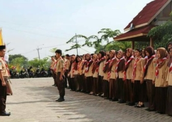 Seluruh Mahasiswa Baru STKIP Modern Ngawi Ikuti Penerimaan Tamu Racana Pramuka