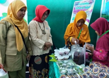MIM Kartoharjo Pamerkan Aneka Makanan Berbahan Ubi dalam Festival Jajanan Kantin Sekolah di Surabaya