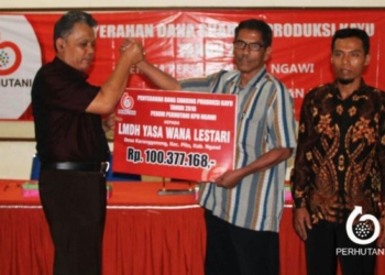 LMDH Ngawi Menerima Rp 300 Juta Uang Bagi Hasil Produksi dari Perhutani