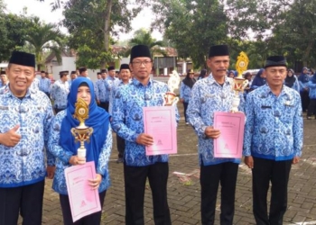 Kecamatan Kasreman Berikan Apresiasi Kepada Desa dengan Pelayanan Masyarakat Terbaik