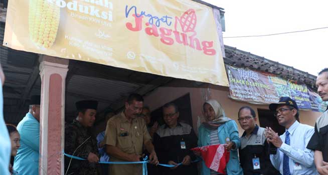 Mahasiswa KKN UNS di Ngawi Membuat Rumah Produksi Nugget Jagung