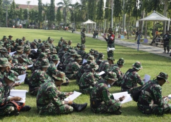 Anggota Kodim 0805 Ngawi Laksanakan UTP Umum di Alun-Alun Merdeka