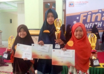 Dua Siswa SD Luqman Al Hakim Bawa Pulang Piala Dari Lomba Tahfizh Idol di Madiun