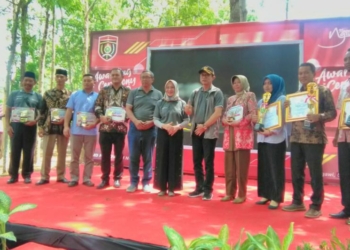 Bupati Ngawi Anugerahkan Berbagai Penghargaan dalam Awarding Ceremony 2019 di Wisata Kayangan