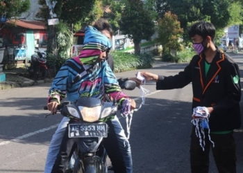 MAN 4 Ngawi Bagikan 1000 Masker Gratis kepada Masyarakat Ngrambe