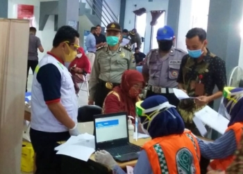 Puluhan Pegawai Dispendukcapil Ngawi Jalani Rapid Test