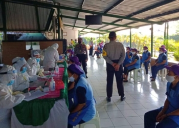 895 Karyawan PT Dewi Murni Abadi Karangjati Ikuti Rapid Test Massal