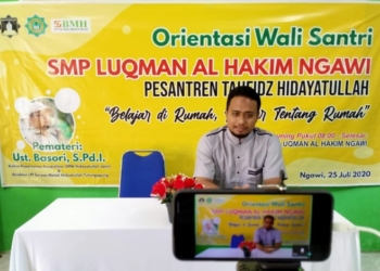 Bekali Pendidikan di Rumah Saat Pandemi, SMP Luqman Al Hakim Ngawi Adakan Orientasi Wali Santri Secara Online