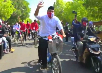 Bersepeda Menuju Kantor KPU Ngawi, Ony-Antok Mendaftarkan Diri Sebagai Bapaslon Peserta Pilkada 2020