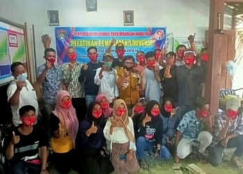 Puluhan Pemuda Ikuti Pelatihan Pembuatan Souvenir Desa Wisata Industri Ngubalan