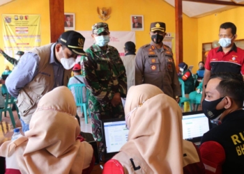 FOTO : Bupati Ngawi Tinjau Pelaksanaan Vaksinasi Massal
