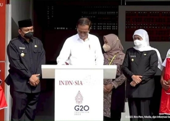 Didampingi Khofifah dan Ony Anwar, Jokowi Resmikan Pasar Besar Ngawi