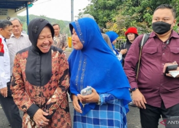 Mensos salurkan hak pilih Pemilu 2024 di Surabaya