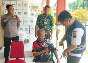 Polres Sumenep terjunkan tim medis cek kesehatan petugas penyelenggara pemilu