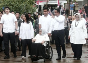 Tangis Pendukung Pecah Iringi Anies Tinggalkan Posko Pemenangan