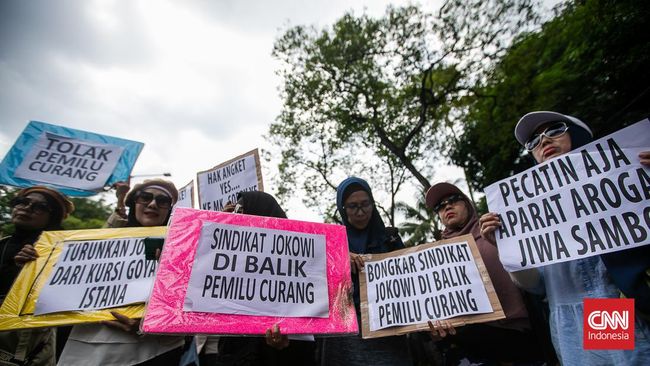 Emak-emak Berdaster Geruduk KPU, Protes Dugaan Pemilu Curang