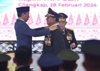 Jokowi Bantah Pangkat Jenderal untuk Prabowo Imbalan Transaksi Politik