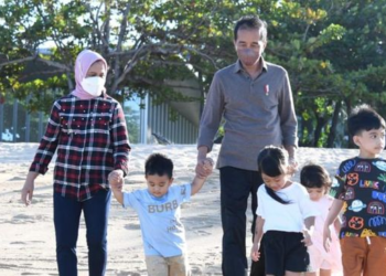 Cucu Saya Komplain Wajah Digambar Aneh di Majalah