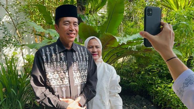 Jokowi Jadi Bahan Tertawaan Ibu-ibu karena Tak Kenal Jajanan Cireng