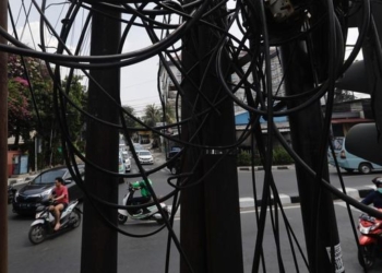 Pengendara Motor di Bandung Tewas Usai Terjerat Kabel Menjuntai