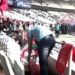 Momen Pendukung Prabowo-Gibran Bersihkan GBK usai Kampanye