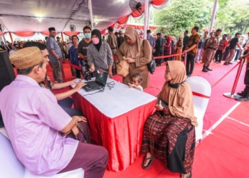 Baznas serahkan ZIS untuk anak yatim dan warga miskin