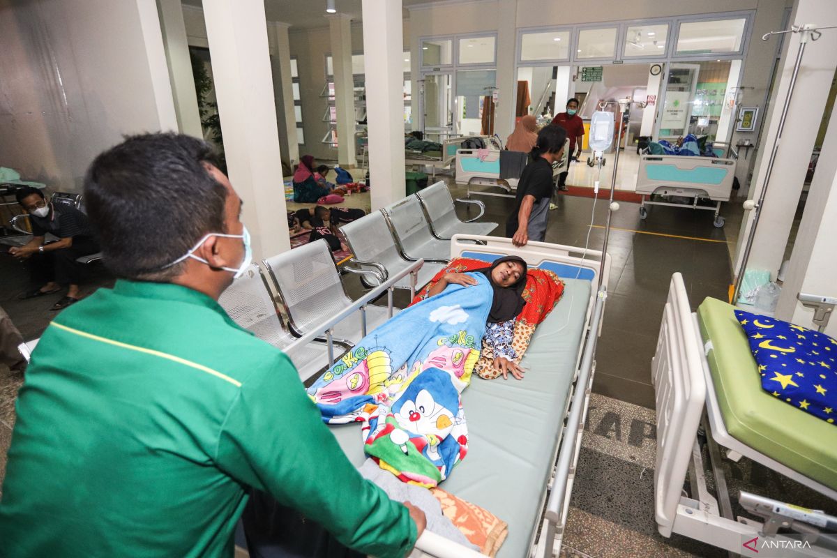Gempa susulan, pasien RSUD Umar Mas’ud Bawean masih ditempatkan di luar