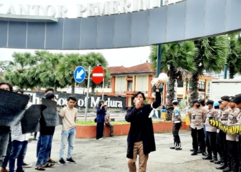 Aktivis “Praja” demo soroti peredaran minuman beralkohol di Sumenep