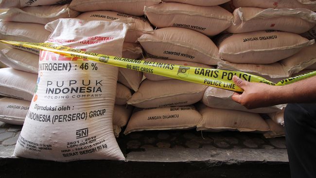 Polisi Bongkar Sindikat Penimbunan 50 Ton Pupuk Subsidi di Makassar