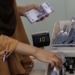 KPK Bawa 2 Mesin Penghitung Uang Saat Geledah Rumah Hanan Supangkat