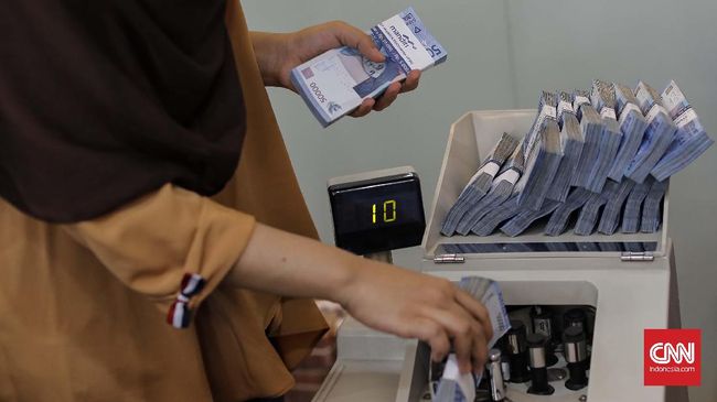 KPK Bawa 2 Mesin Penghitung Uang Saat Geledah Rumah Hanan Supangkat