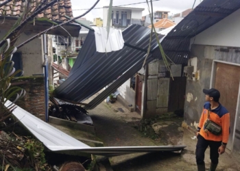 Angin kencang sebabkan sejumlah rumah rusak di Kota Batu