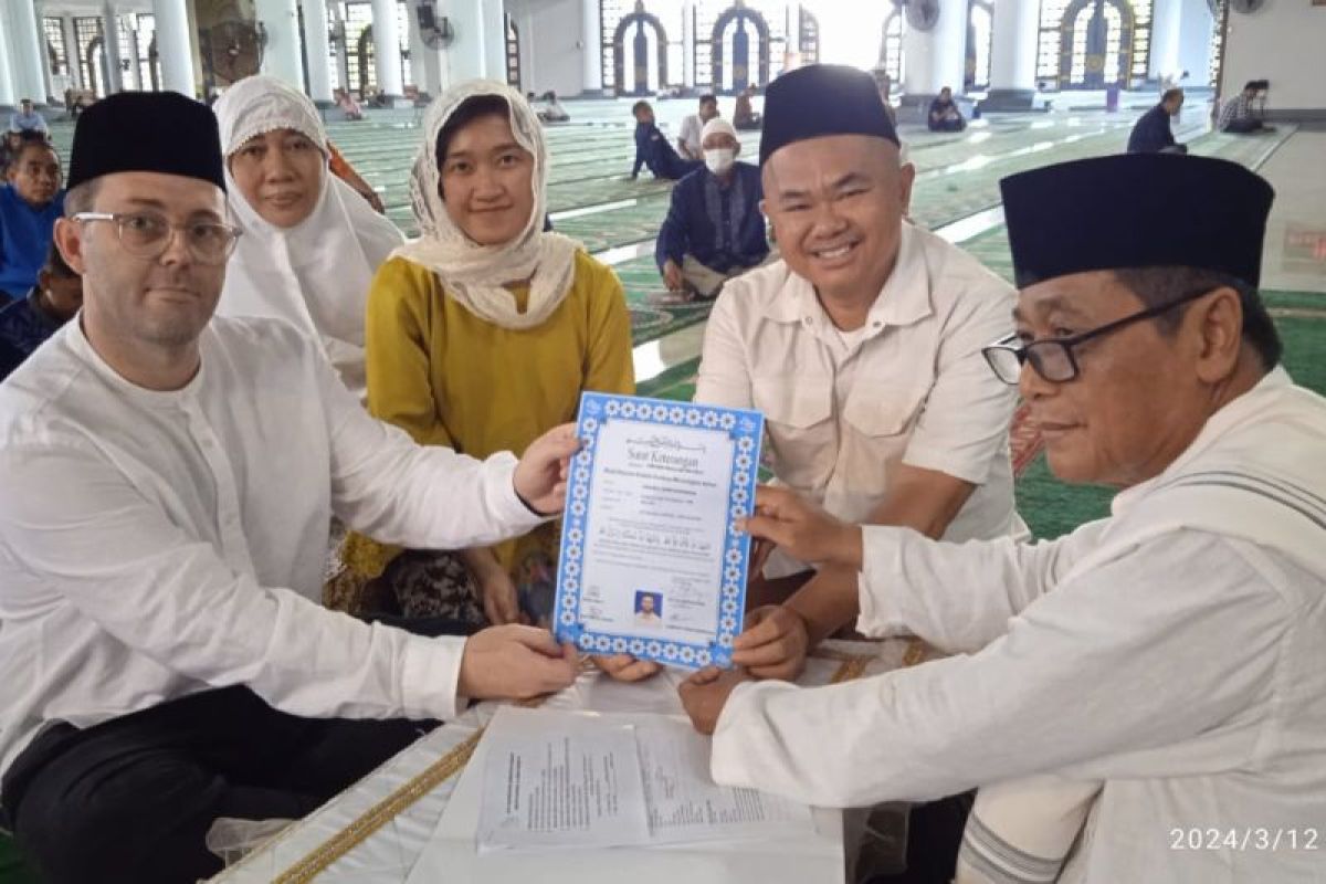 Awal Ramadhan, WNA Australia masuk Islam di Masjid Al-Akbar
